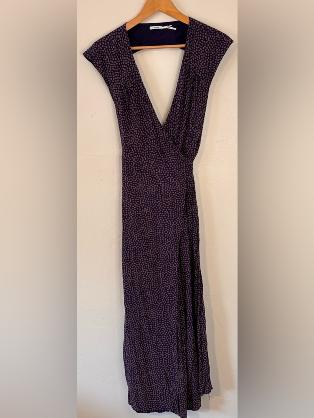 Urban Outfitters Kimchi Blue Shea Wrap Jumpsuit Women’s Size 4 - Picture 3 of 12